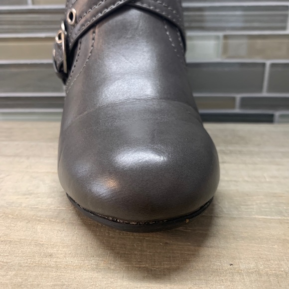 Maurice Fashions Gray Wrapped Buckle Ankle Bootie Boots Woman's Shoe Size 6 - Picture 7 of 12